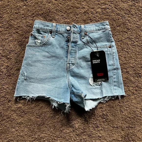 NWT Levi’s Stretch Ribcage Super High Rise Denim Shorts - Picture 1 of 3